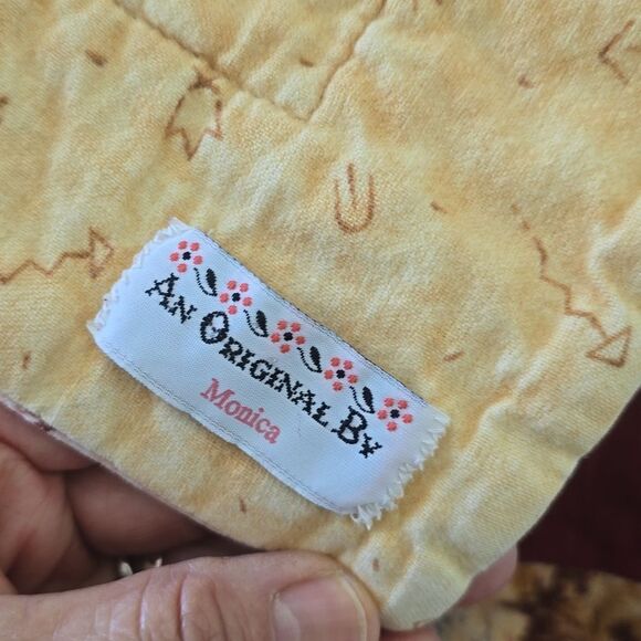 Patchwork Quilt with Floral Patterns Approximately 64by72" - Picture 3 of 6